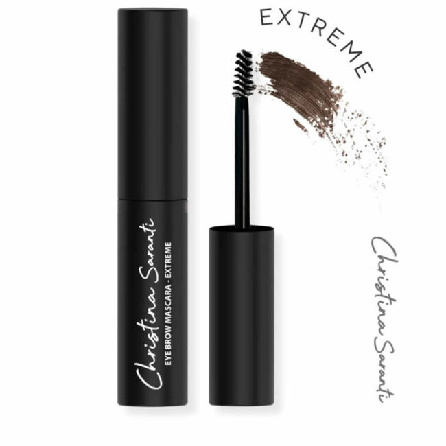 Η mascara φρυδιών βάφει, χτενίζει και σταθεροποιεί τη φορά της τρίχας, τονίζοντας το σχήμα. Το αποτέλεσμα είναι φυσικό, ενώ μπορεί να γίνει πιο έντονο, αν περάσουμε ακόμα περισσότερες στρώσεις mascara. Διαθέσιμη σε 3 αποχρώσεις