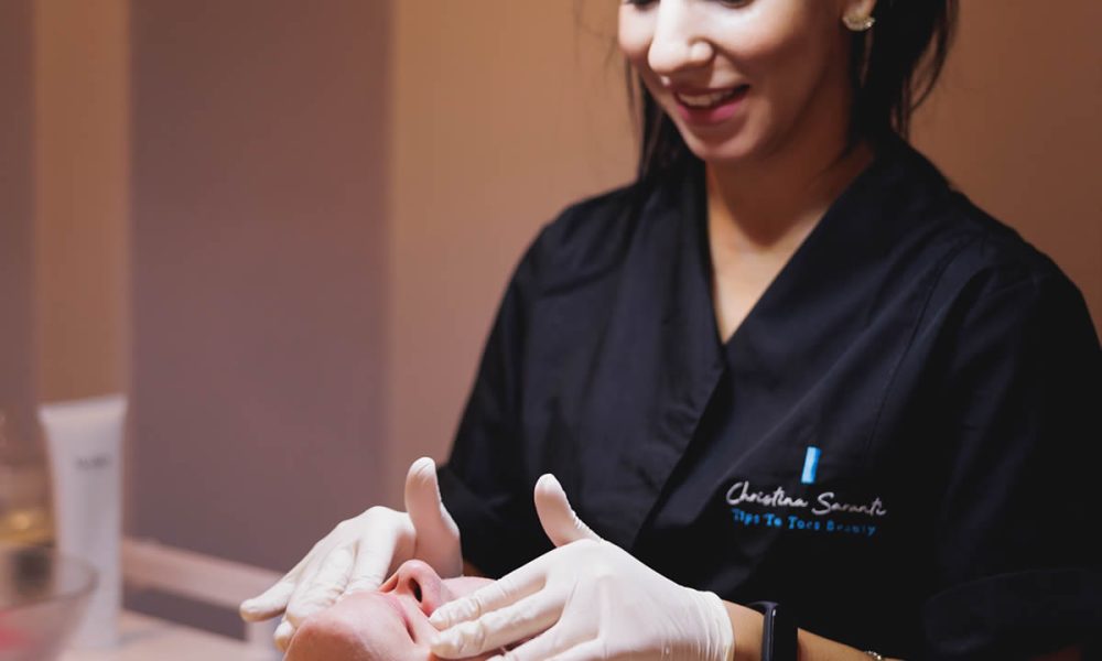 At Tips To Toes we provide complete aesthetic services with significant results. We use the most modern machines, the best methods and the appropriate aesthetic products for a beautiful, glowing and healthy face. We identify the needs of your skin, and always suggest the right treatment for you